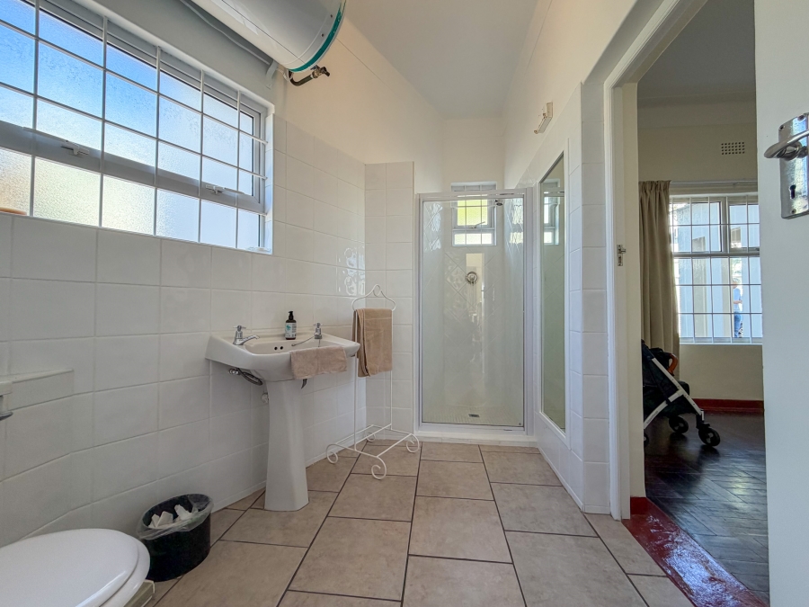 3 Bedroom Property for Sale in Vredehoek Western Cape